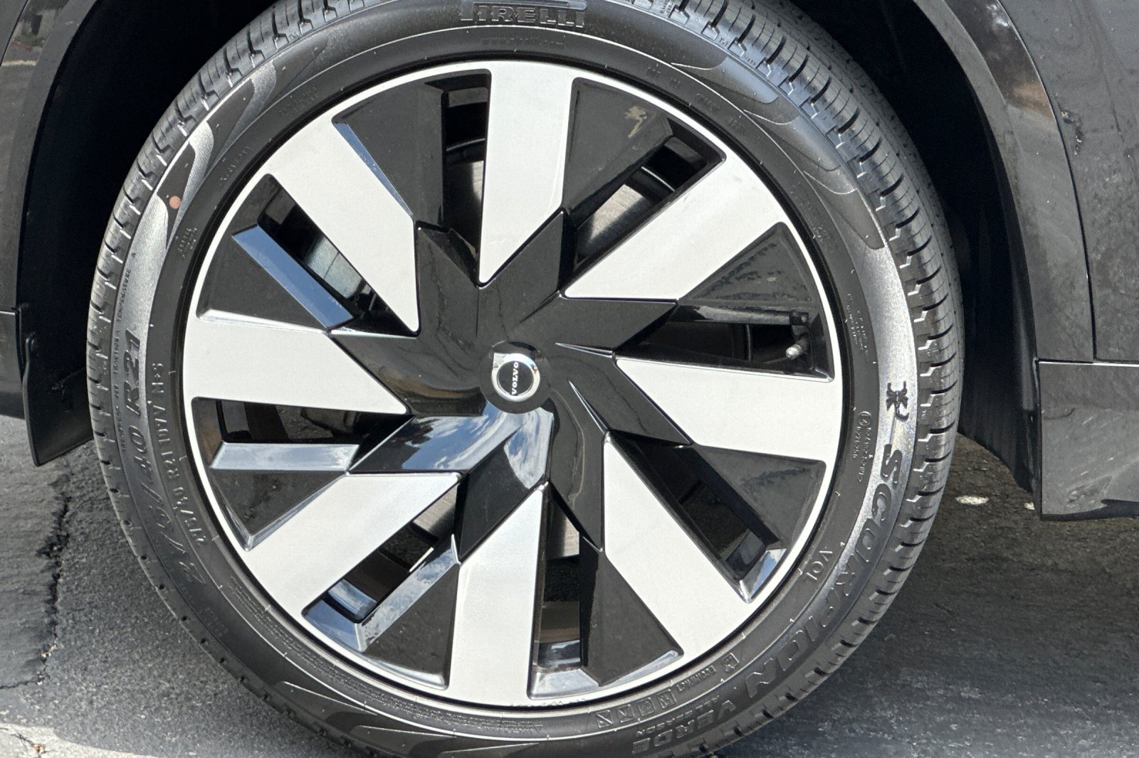 Certified 2023 Volvo XC90 T8 Ultimate w/ Protection Package Premier AWD/4WD image 36