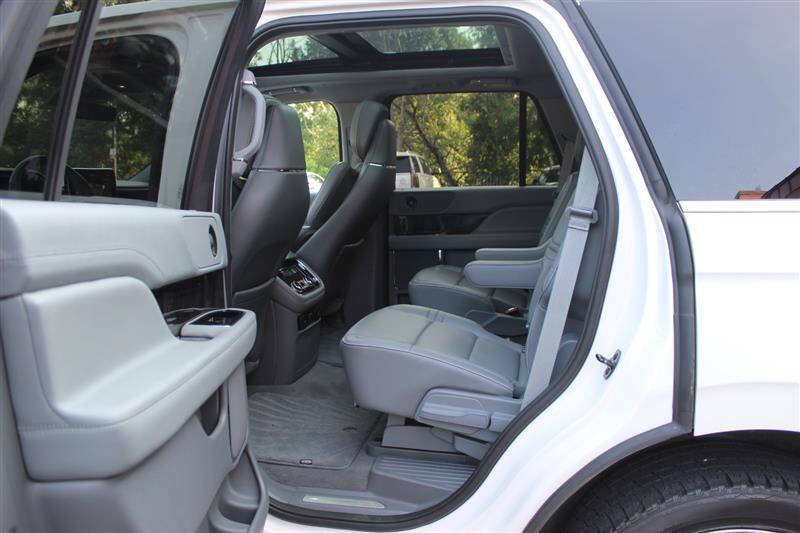 Used 2018 Lincoln Navigator Reserve w/ Technology Package AWD/4WD image 24