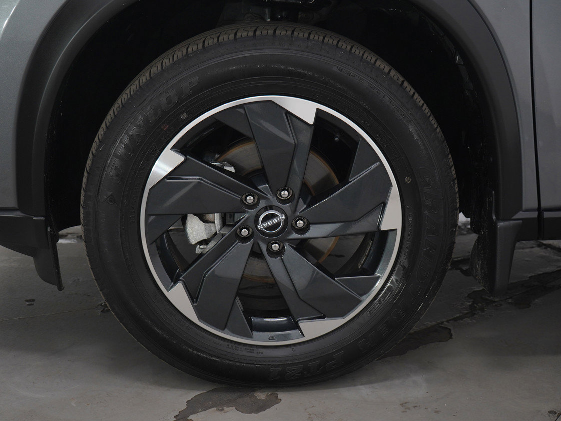 Used 2024 Nissan Rogue SV w/ SV Premium Package image 30