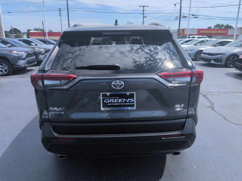 Used 2025 Toyota RAV4 XLE AWD/4WD image 4