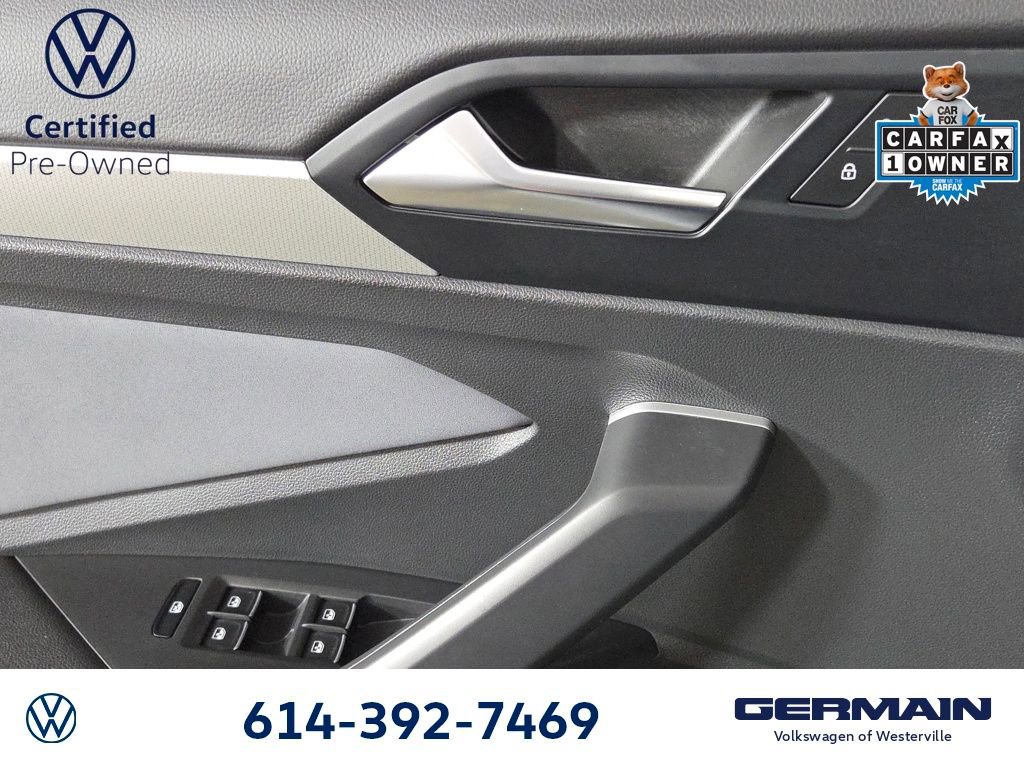 Certified 2025 Volkswagen Jetta SE w/ Sunroof Package image 31