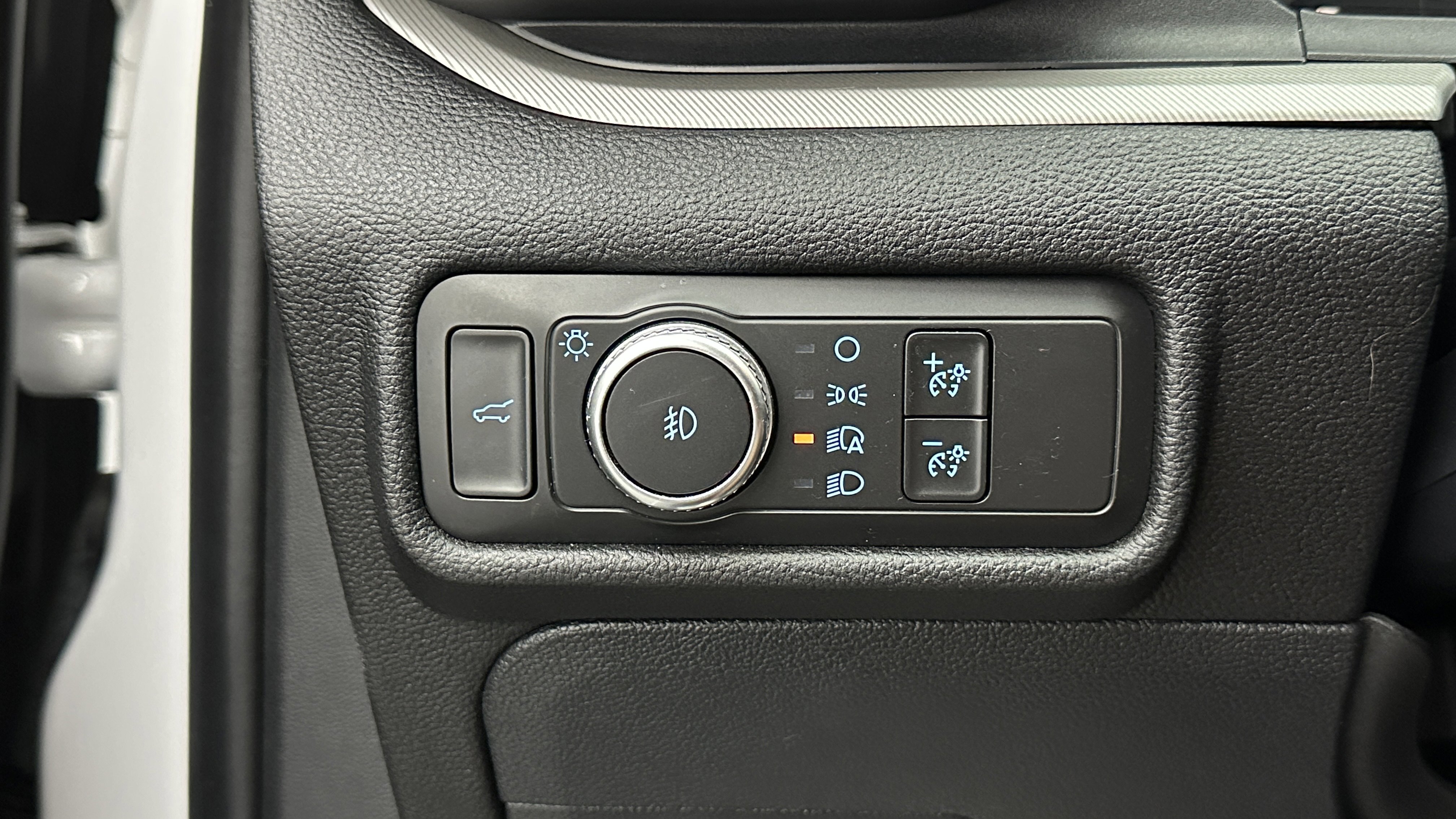 Used 2020 Ford Explorer XLT w/ Equipment Group 202A image 23