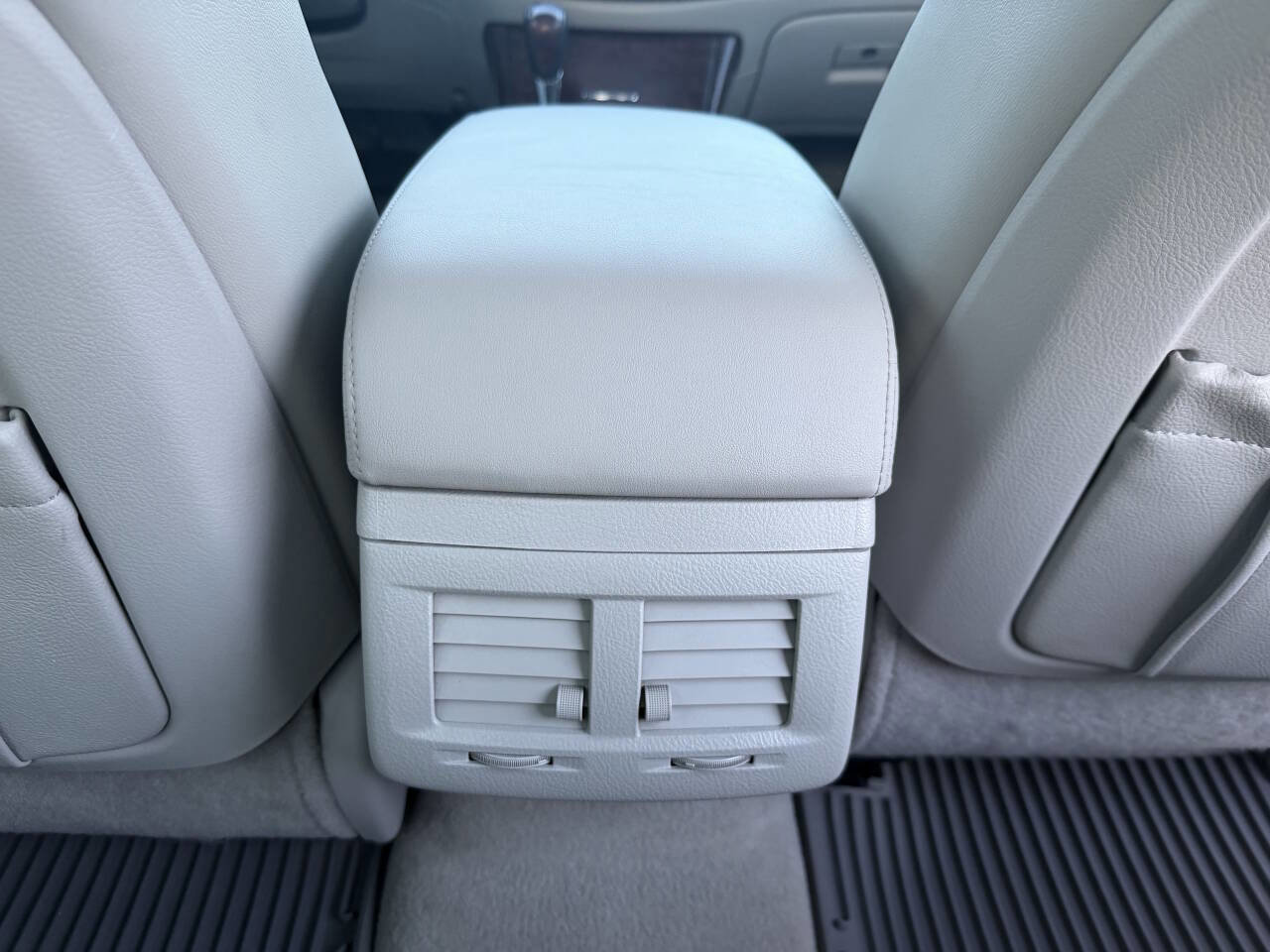 Used 2011 Toyota Avalon Limited FWD image 24