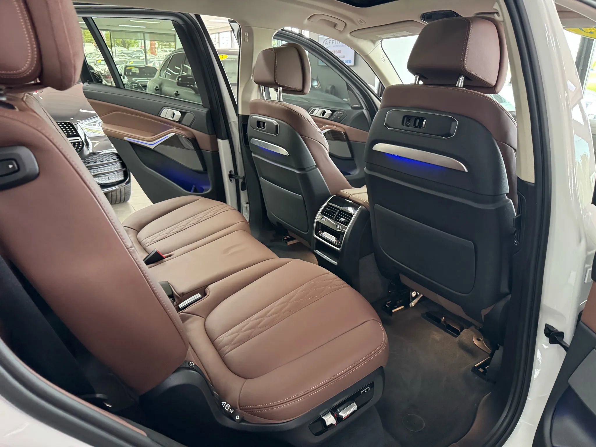 Used 2023 BMW X7 xDrive40i w/ Premium Package image 18