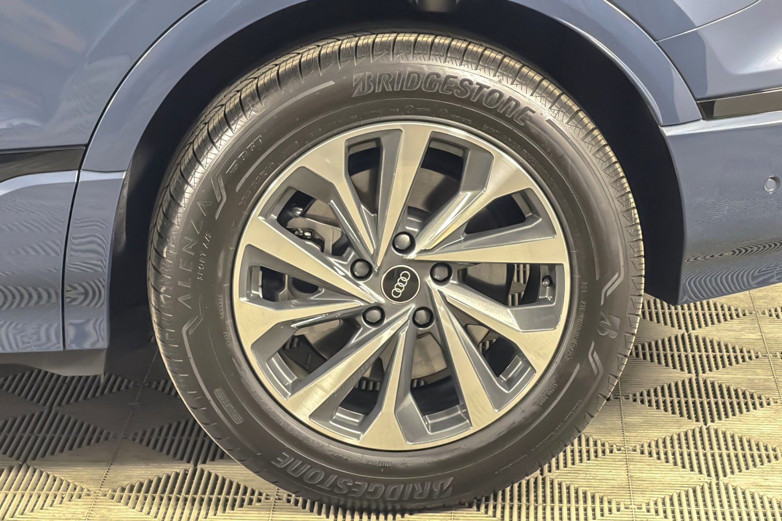 Used 2025 Audi Q6 e-tron Premium AWD/4WD image 26