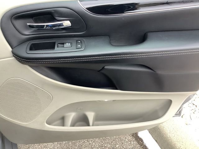 Used 2018 Dodge Grand Caravan SXT FWD image 22
