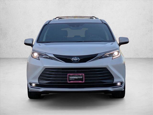 Used 2023 Toyota Sienna Platinum image 2