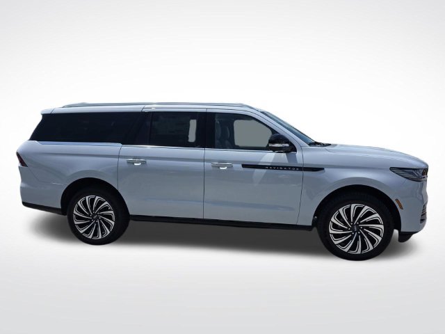 New 2026 Lincoln Navigator L Black Label AWD/4WD image 2
