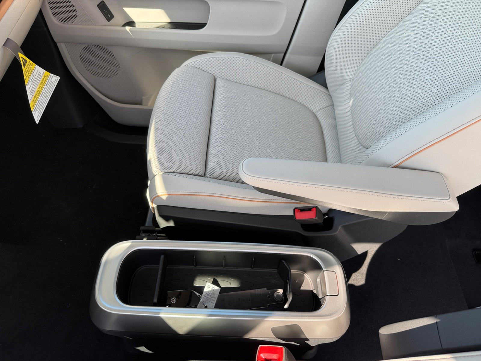 New 2025 Volkswagen ID. Buzz 1st Edition RWD image 14