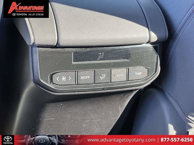 Used 2023 Toyota Highlander LE AWD/4WD image 16