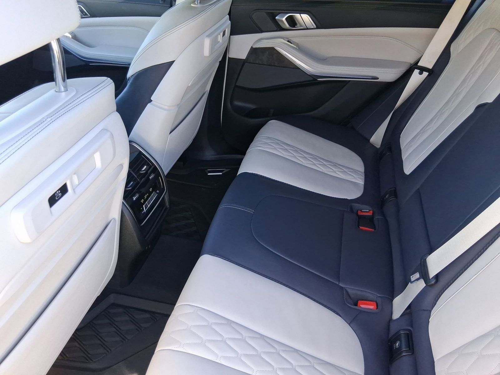 Used 2021 BMW X5 xDrive40i w/ M Sport Package image 28