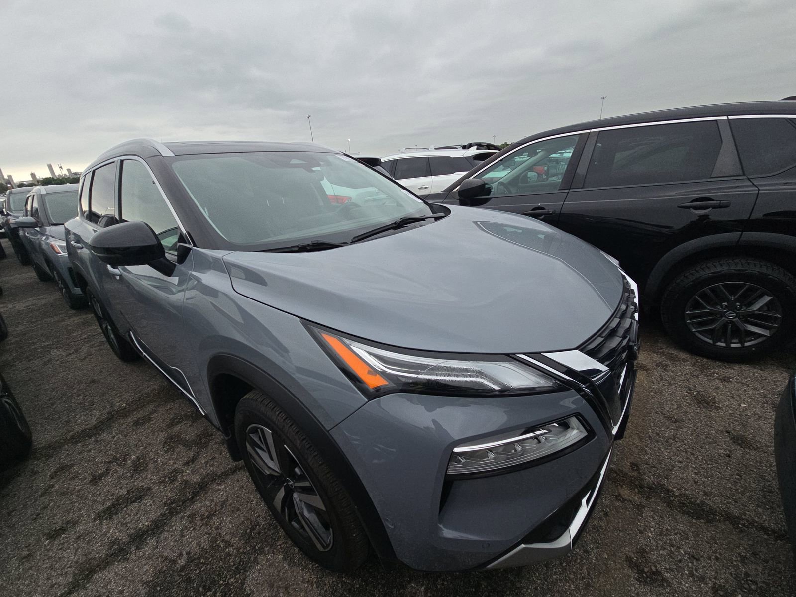 Used 2023 Nissan Rogue Platinum FWD image 4