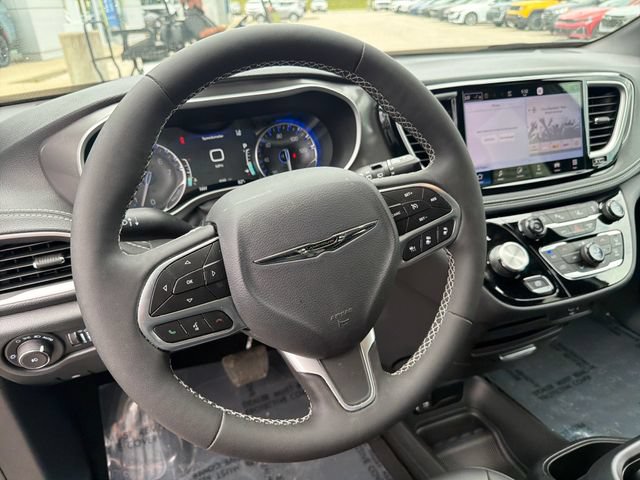 Used 2026 Chrysler Pacifica Select FWD image 25