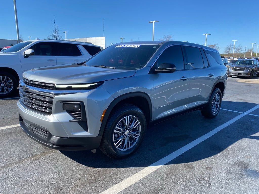 Used 2024 Chevrolet Traverse LS image 3