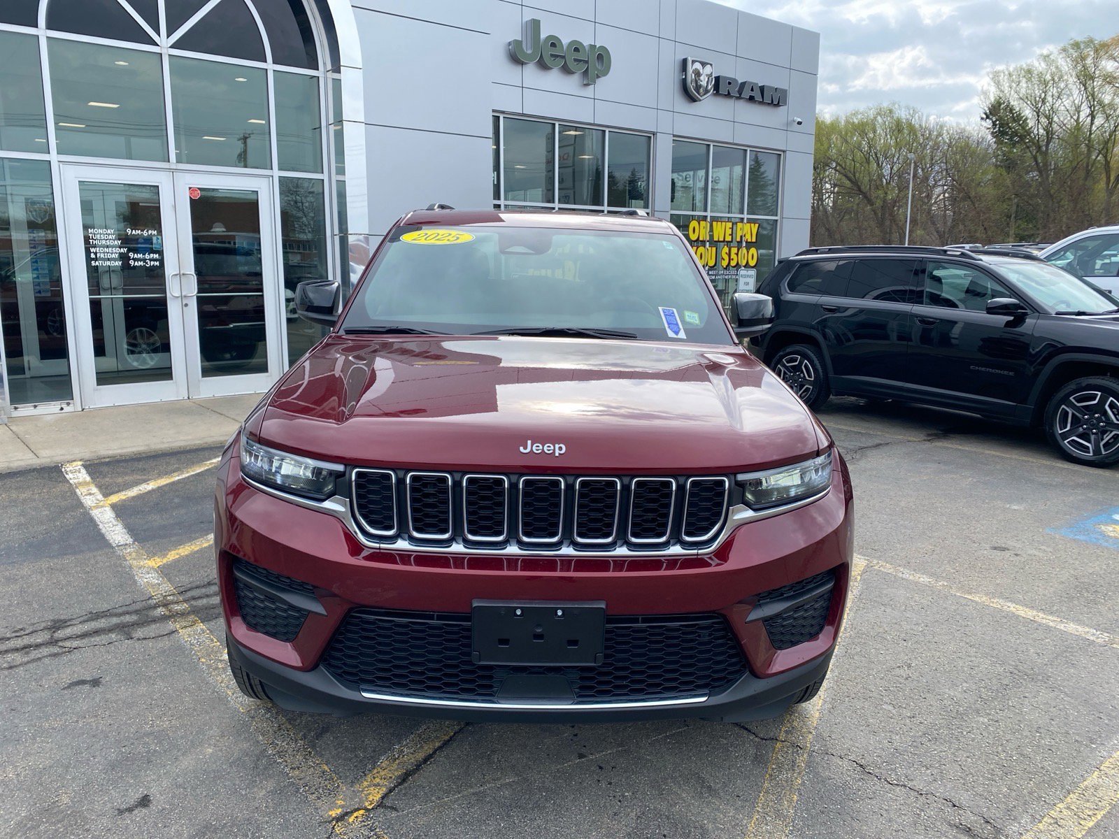 Used 2025 Jeep Grand Cherokee Laredo X w/ Luxury Tech Group I AWD/4WD image 9