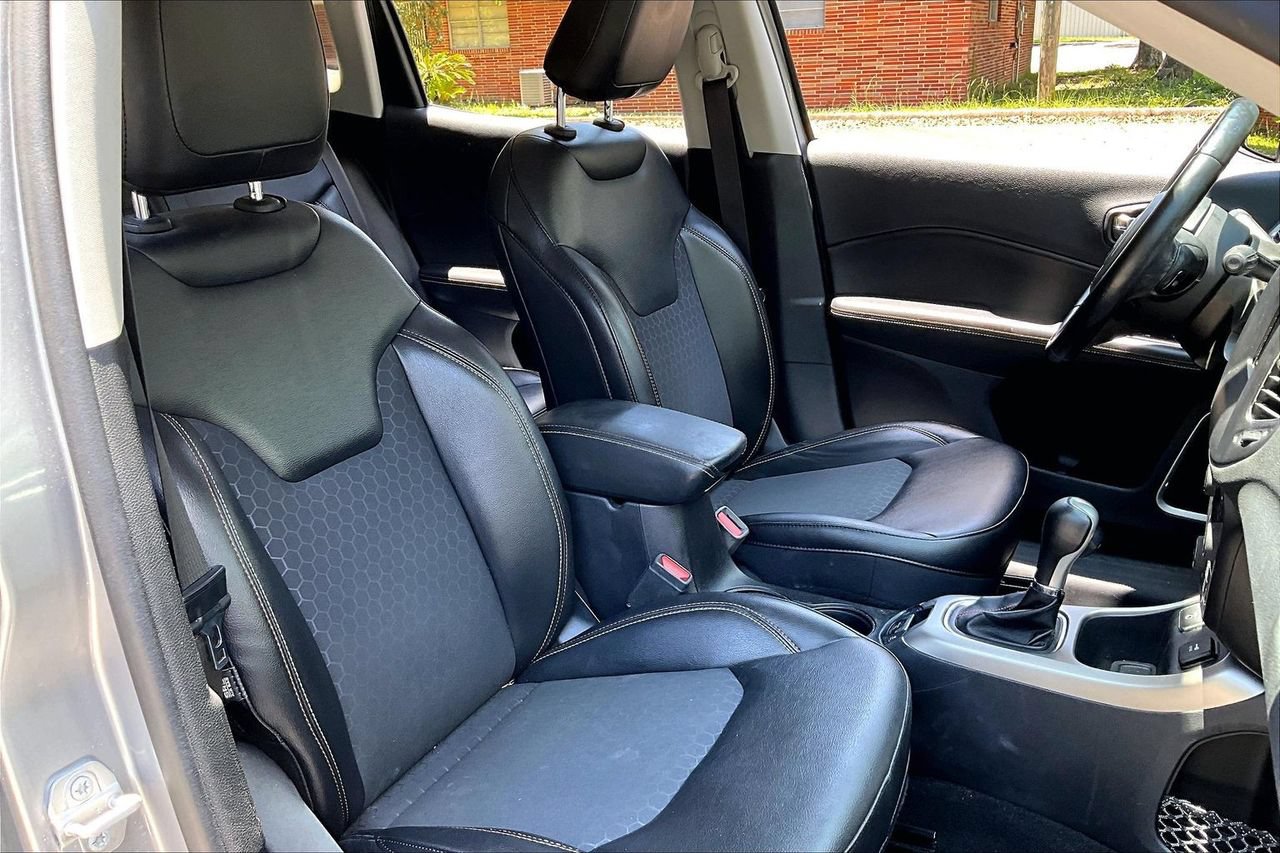 Used 2019 Jeep Compass Latitude w/ Popular Equipment Group FWD image 27