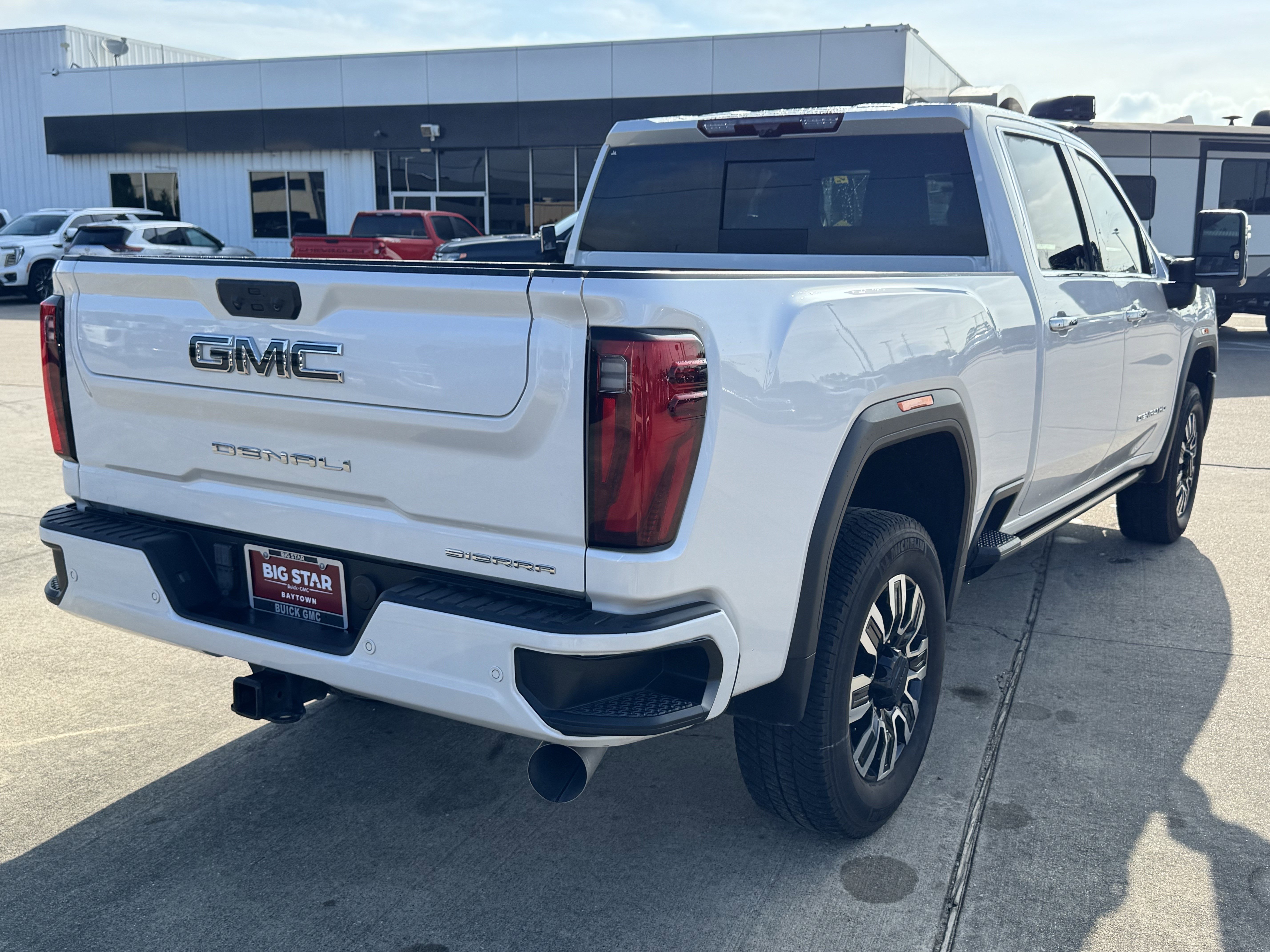 Used 2024 GMC Sierra 2500 Denali Ultimate AWD/4WD image 8