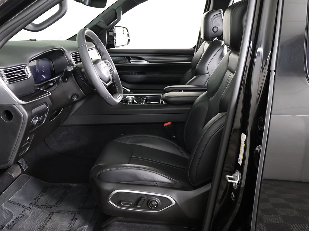 Used 2023 Jeep Wagoneer 4WD w/ Premium Group I image 37
