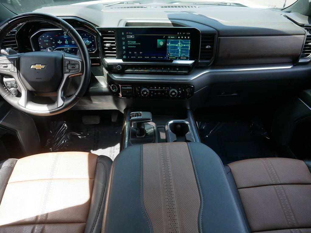 Used 2024 Chevrolet Silverado 1500 High Country w/ Technology Package AWD/4WD image 17