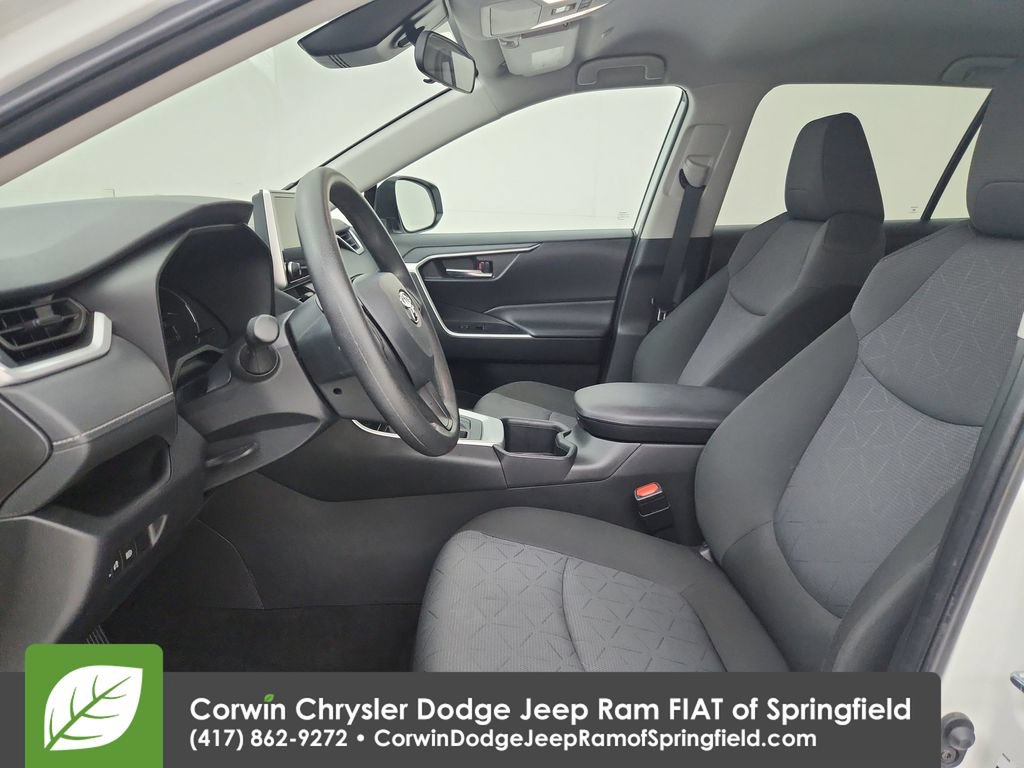Used 2025 Toyota RAV4 XLE AWD/4WD image 18