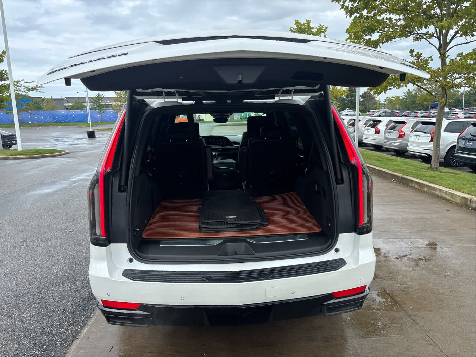 Used 2021 Cadillac Escalade Sport Platinum AWD/4WD image 11