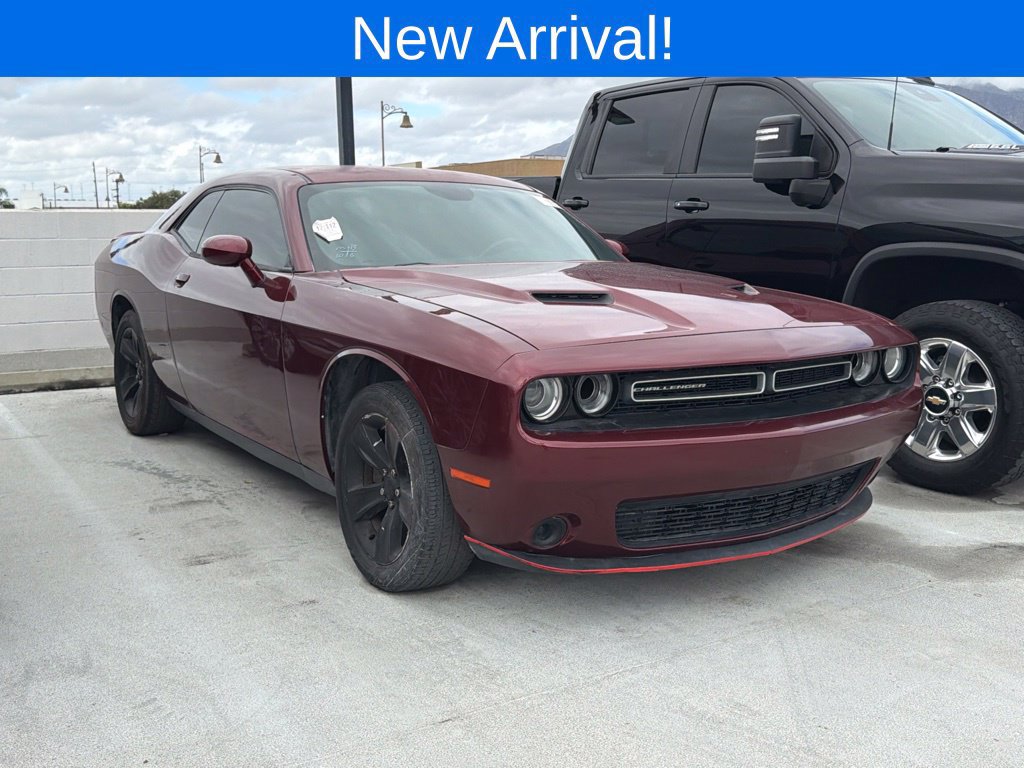 Used 2019 Dodge Challenger SXT RWD image 1