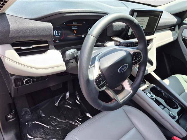 Used 2025 Ford Explorer Active w/ Active Comfort Package RWD image 9