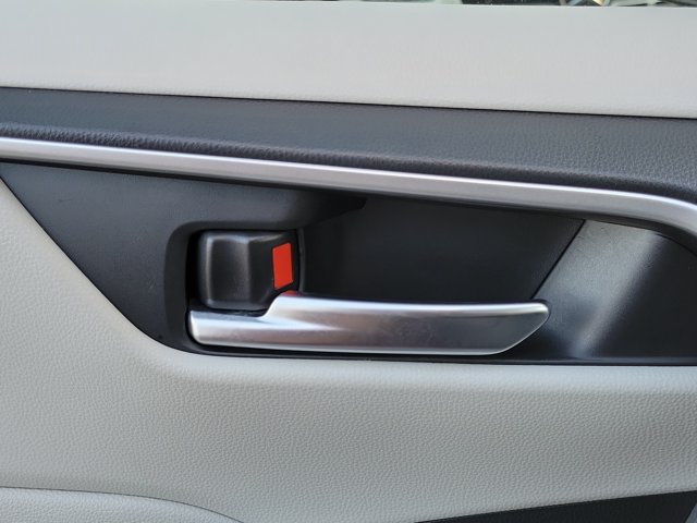 Used 2020 Toyota RAV4 XLE FWD image 26