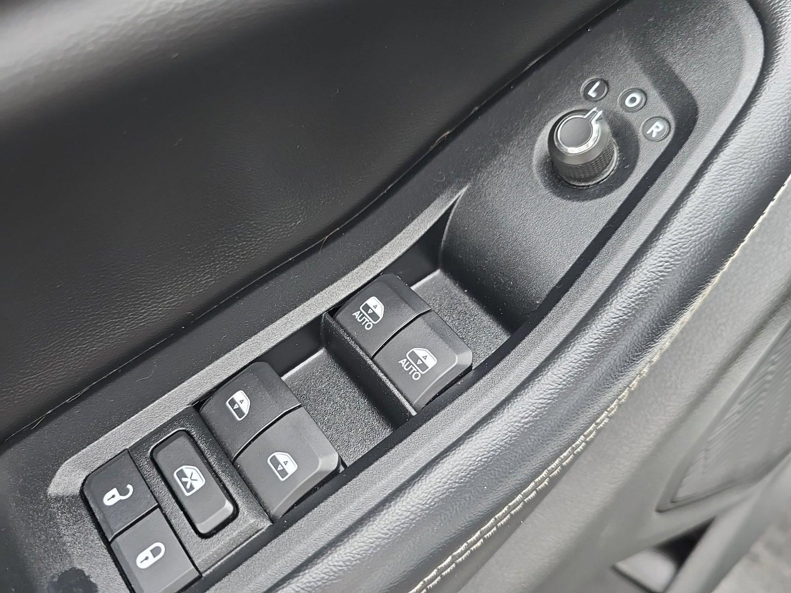 Used 2023 Jeep Grand Cherokee Altitude AWD/4WD image 9