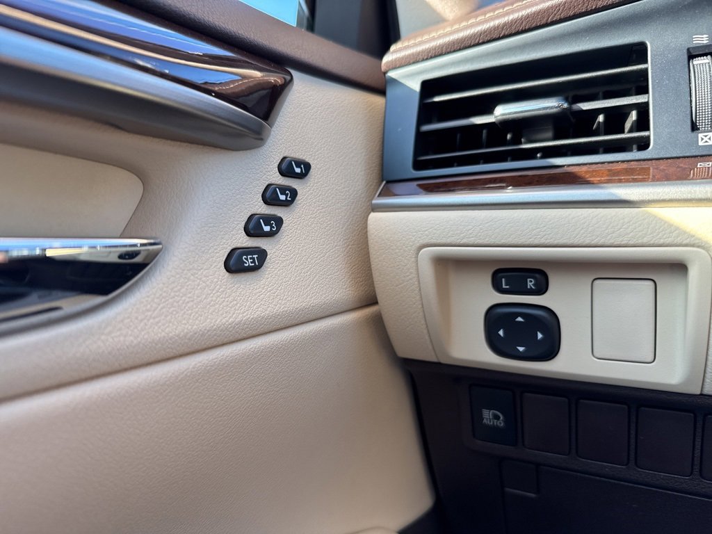 Used 2016 Lexus ES 350 w/ Premium Package w/Wood Trim image 10