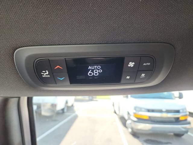 Used 2025 Chrysler Pacifica Select FWD image 27