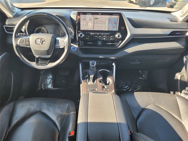 Used 2021 Toyota Highlander Limited image 16