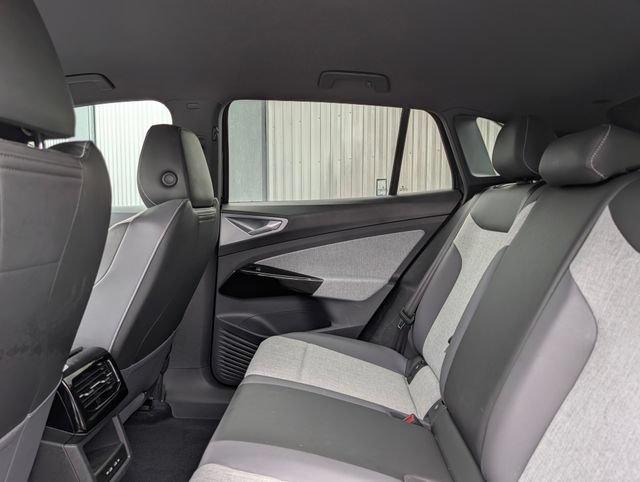 Used 2023 Volkswagen ID.4 Pro AWD/4WD image 17