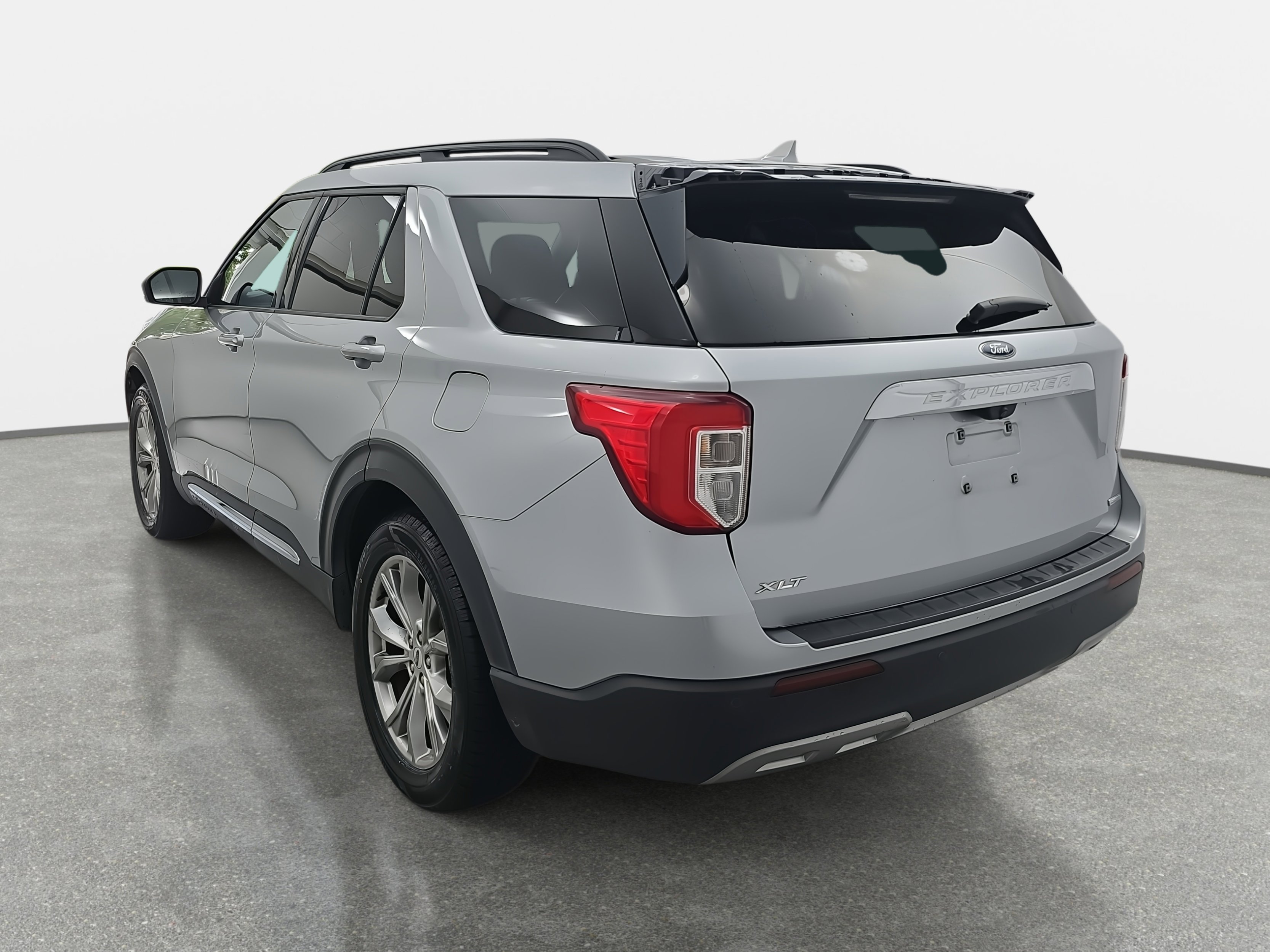 Used 2020 Ford Explorer XLT w/ Equipment Group 202A image 7