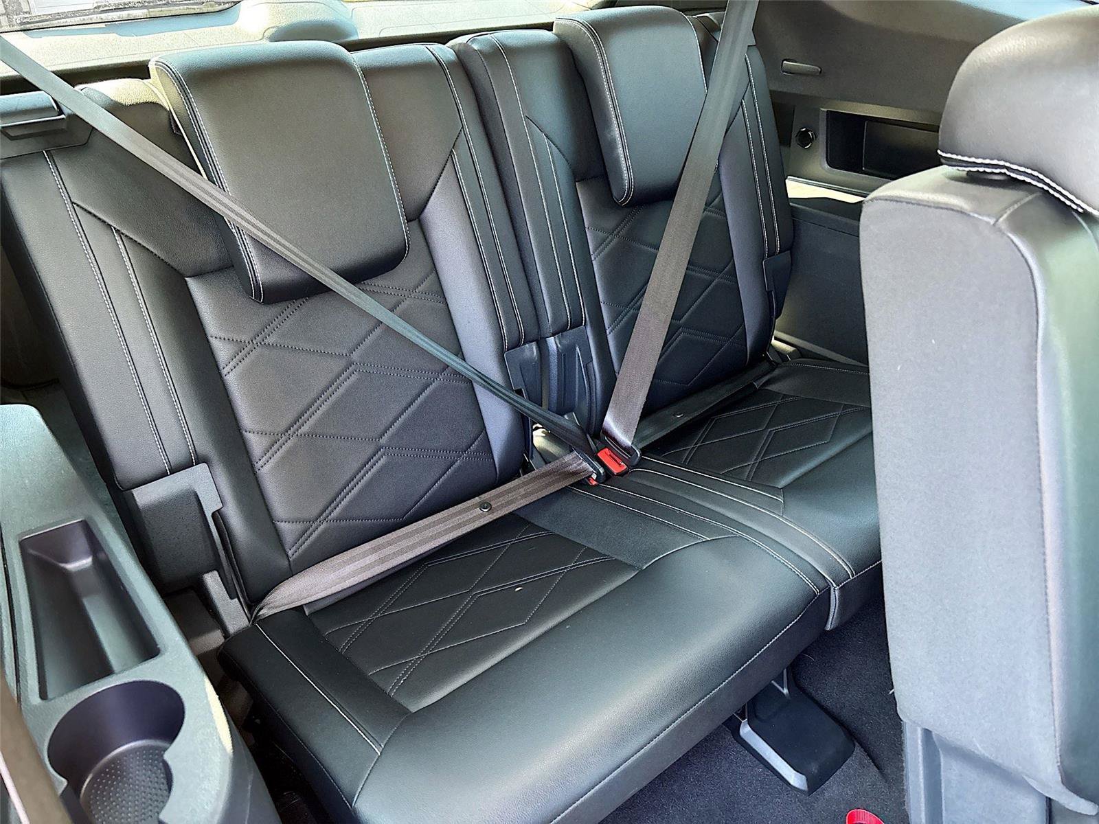 Used 2025 Volkswagen Atlas SE FWD image 29