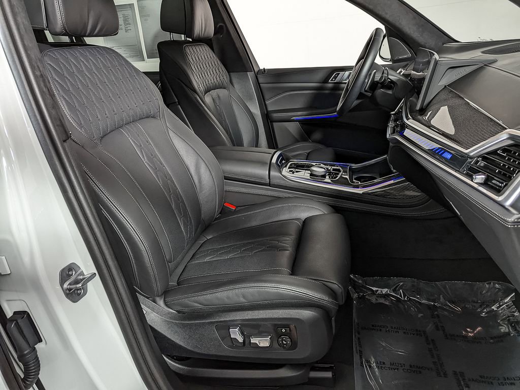 Certified 2025 BMW X7 M60i image 33
