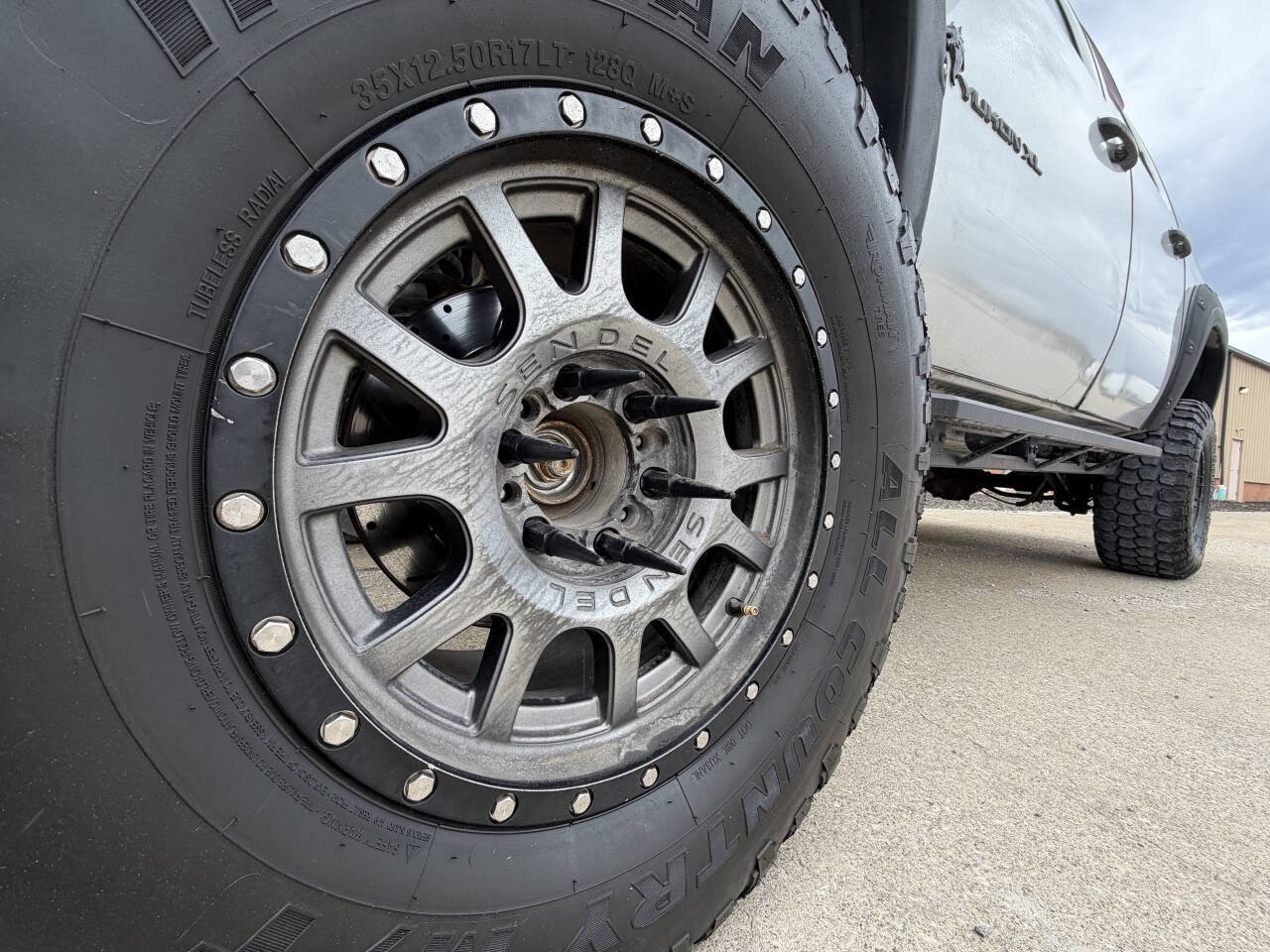 Used 2011 GMC Yukon XL SLE image 4