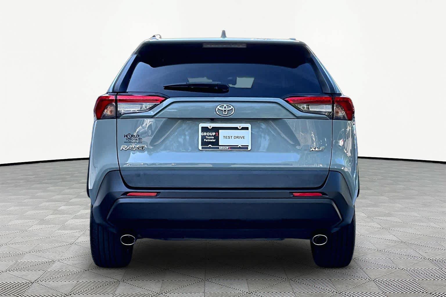 Used 2021 Toyota RAV4 XLE Premium FWD image 5