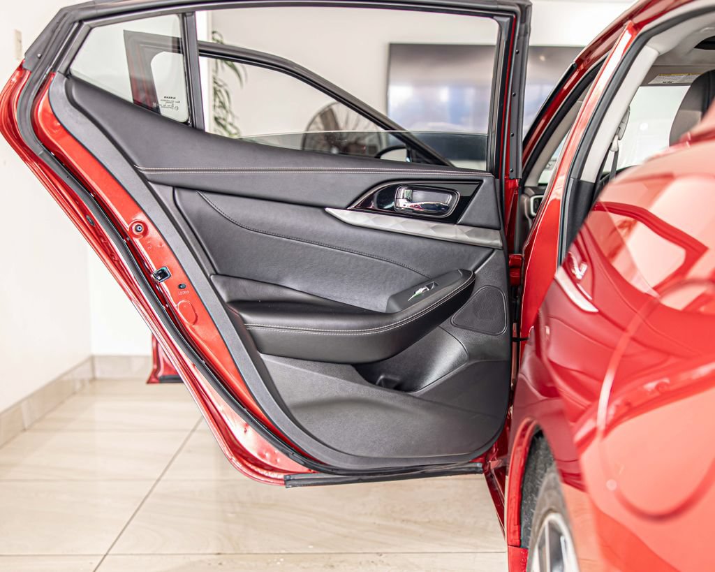 Used 2023 Nissan Maxima SL FWD image 35
