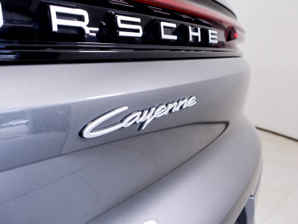 Certified 2026 Porsche Cayenne E-Hybrid AWD/4WD image 31