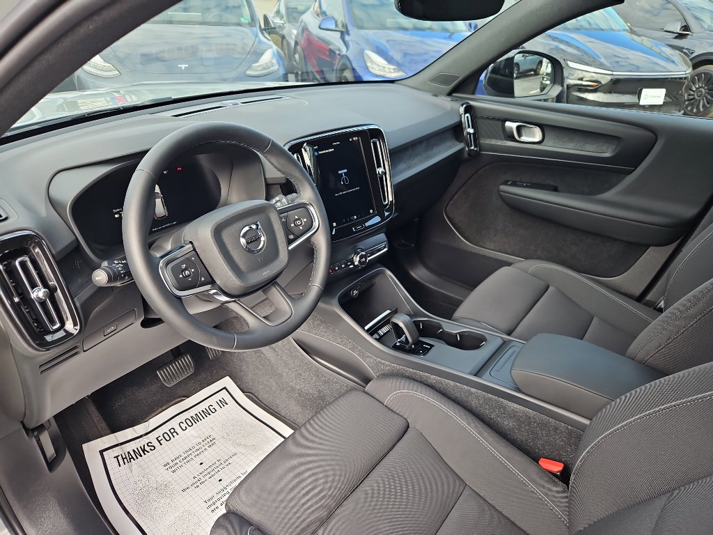 Used 2025 Volvo EX40 Core image 15