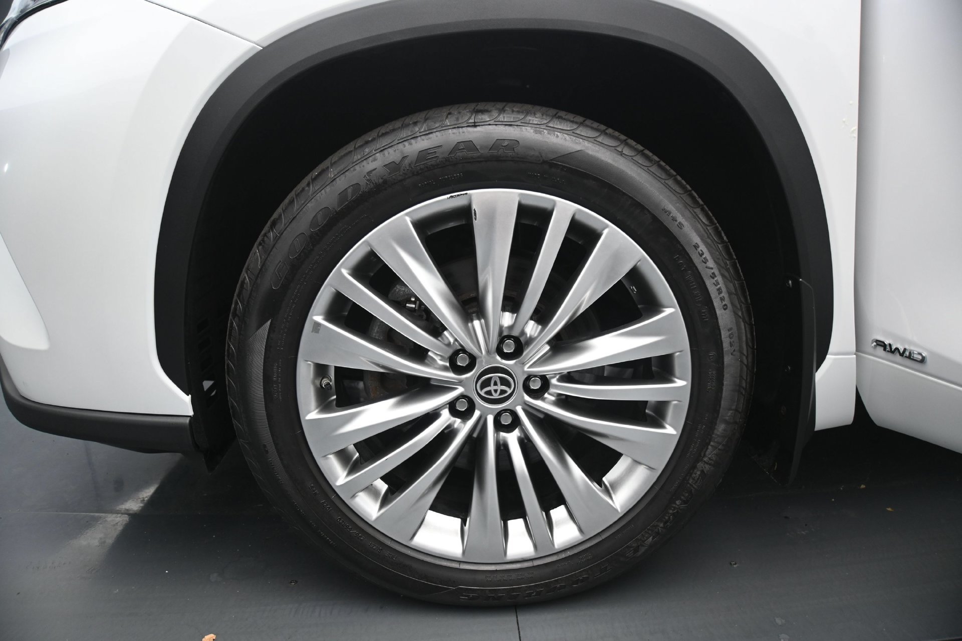 Used 2025 Toyota Highlander Platinum AWD/4WD image 35