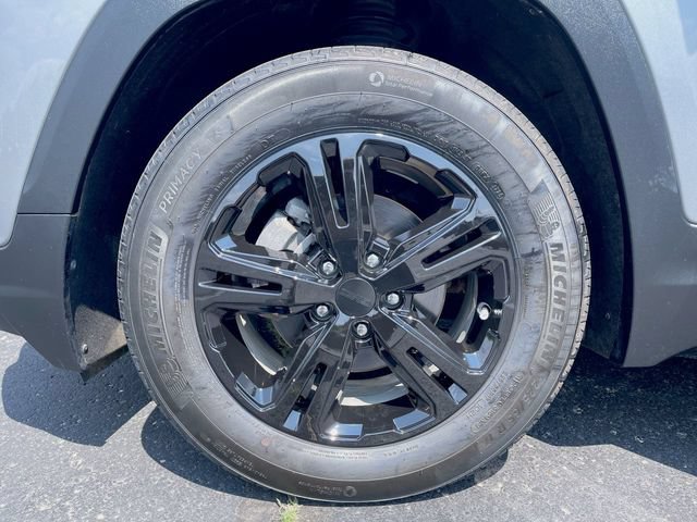 Used 2024 GMC Terrain SLE w/ Driver Convenience Package FWD image 32
