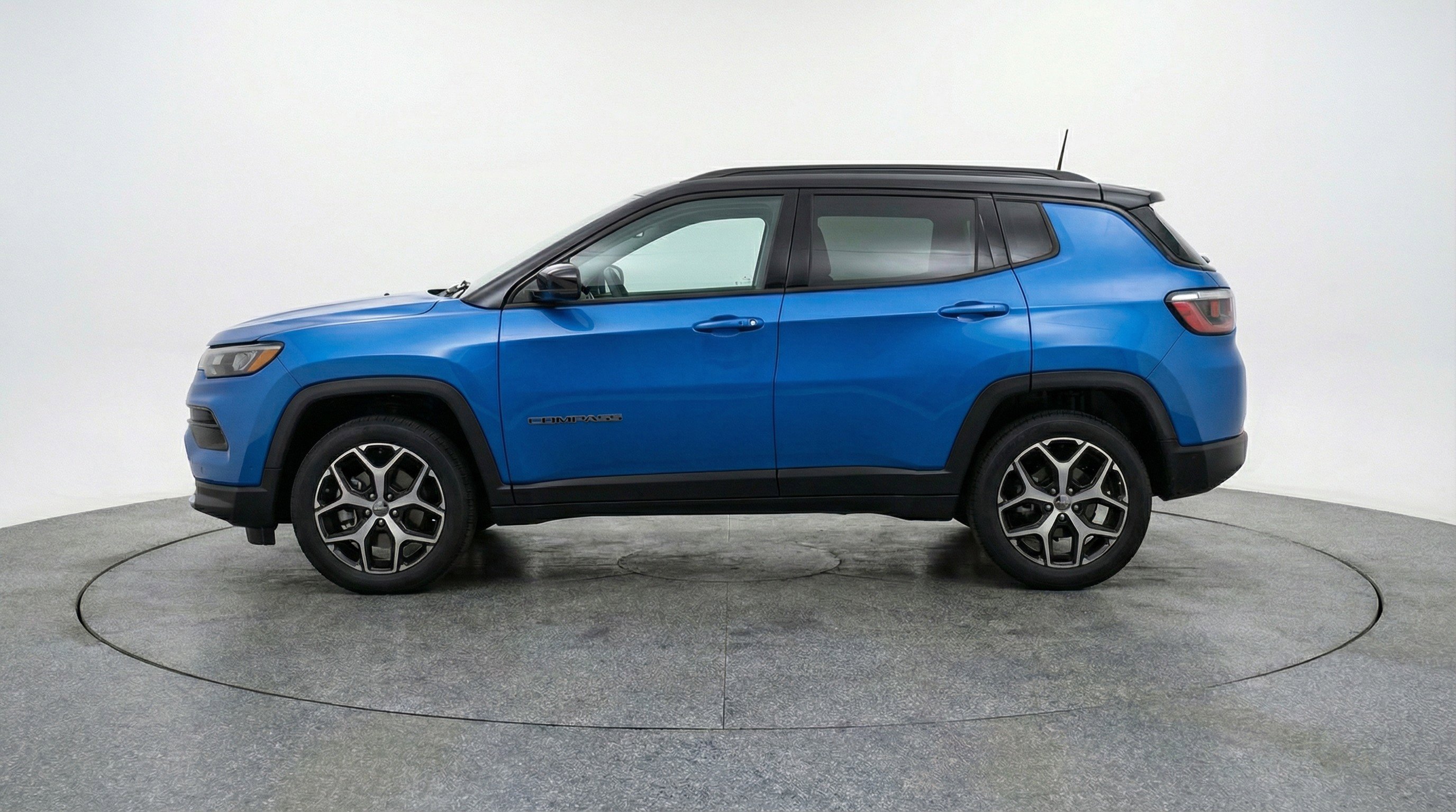 Used 2025 Jeep Compass Limited image 5