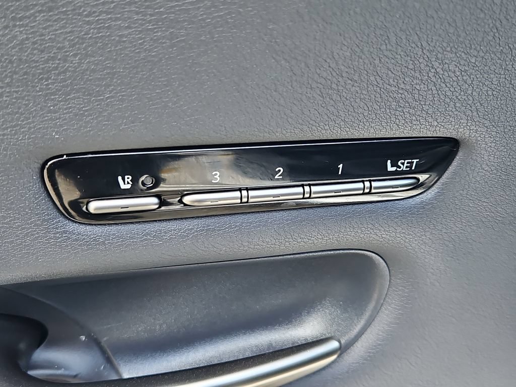 Used 2023 Lexus LS 500 AWD w/ Interior Upgrade Package image 21