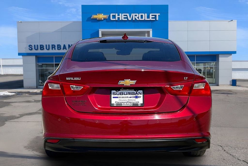 Used 2018 Chevrolet Malibu LT w/ Driver Confidence Package FWD image 4