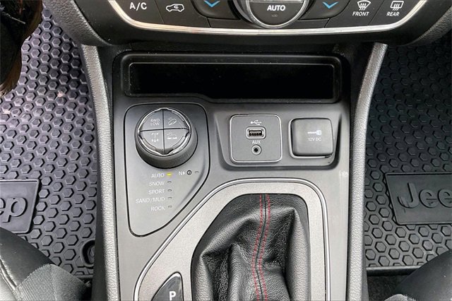Used 2019 Jeep Cherokee Trailhawk image 29