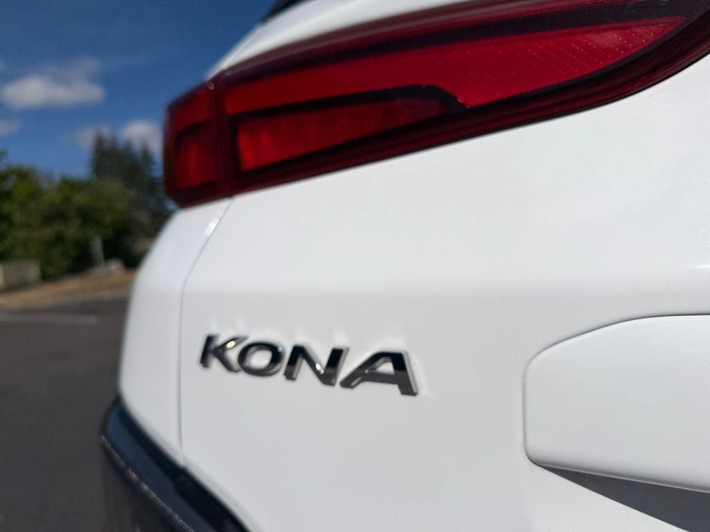 Used 2022 Hyundai Kona Limited w/ Cargo Package AWD/4WD image 35
