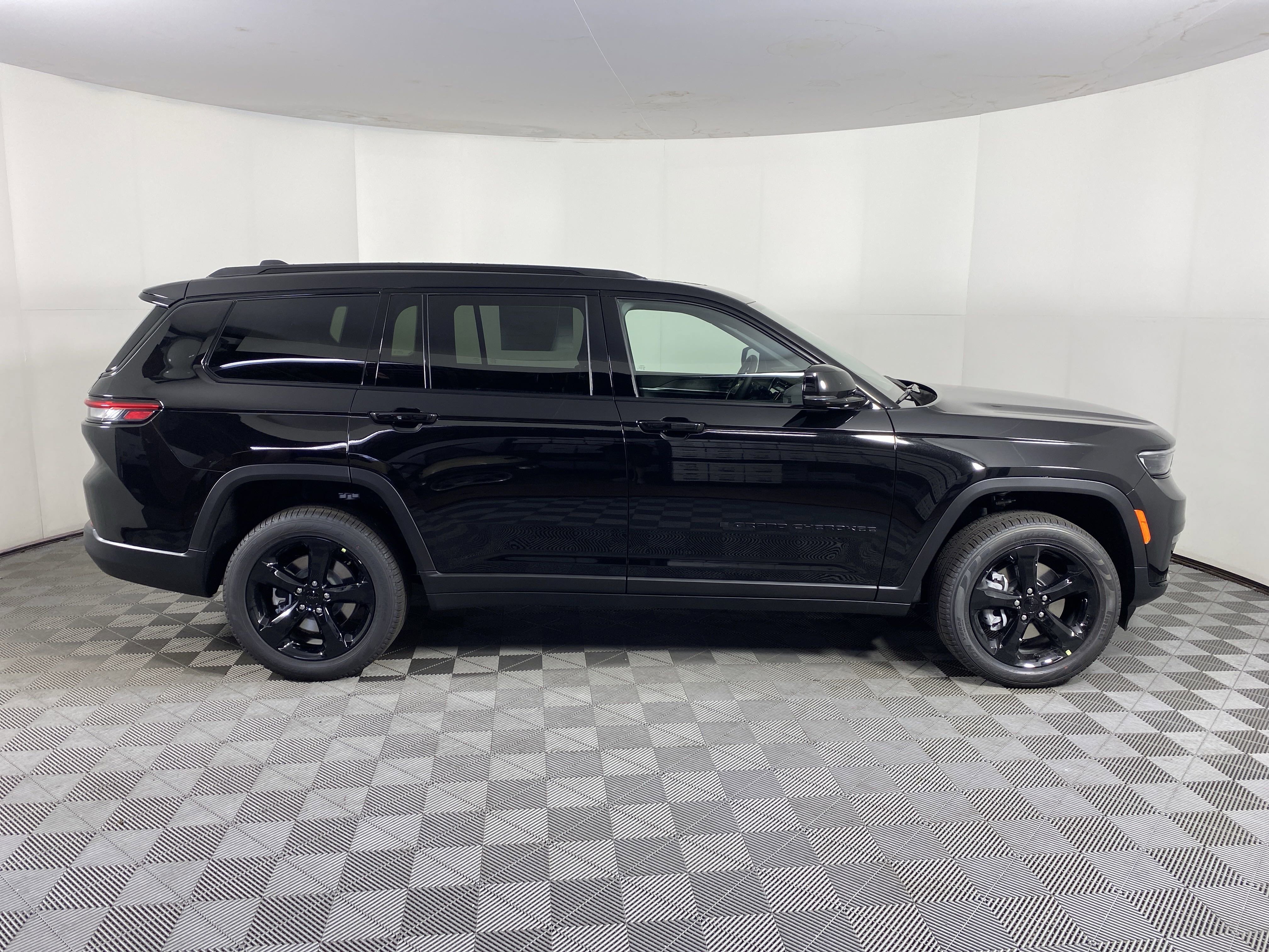 New 2025 Jeep Grand Cherokee L Limited w/ Black Appearance Package image 7