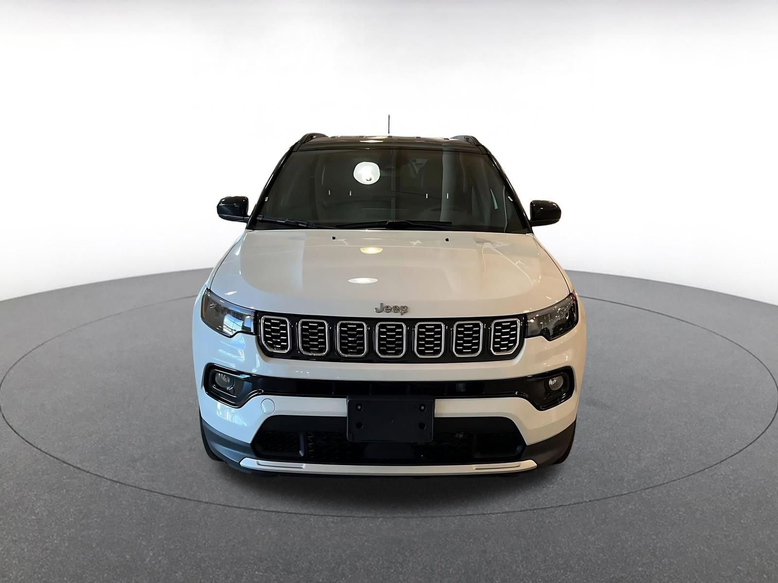 Used 2025 Jeep Compass Limited image 4